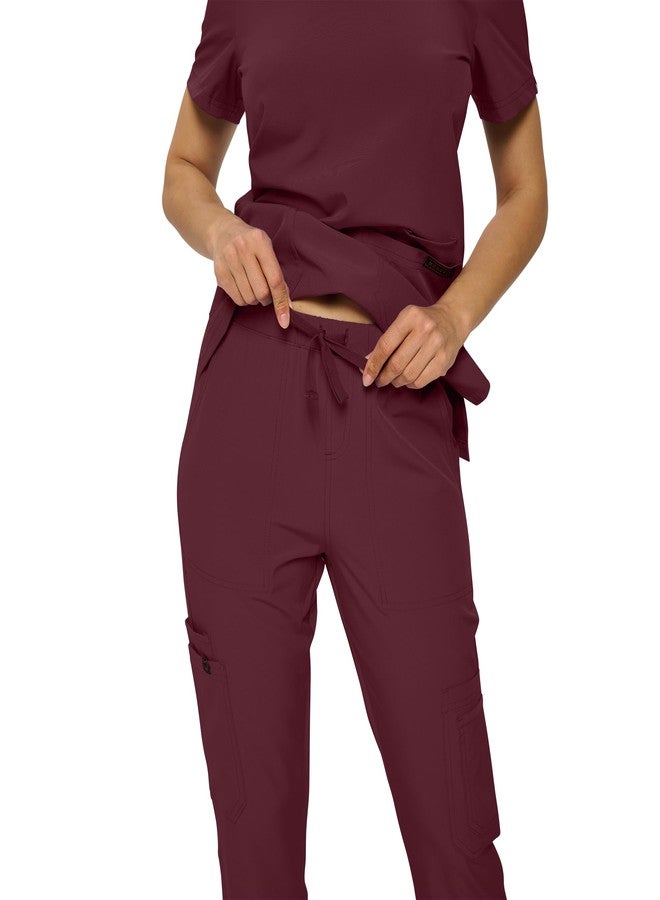 MONARCH UNIFORMS طقم ملابس طبية من مونارك يونيفورمز، متوفر بمقاسات عادية وصغيرة، مصنوع من قماش مطاطي للنساء، يتكون من بلوزة وبنطال طبيين - (لون عنابي) - مقاس كبير - Image 3